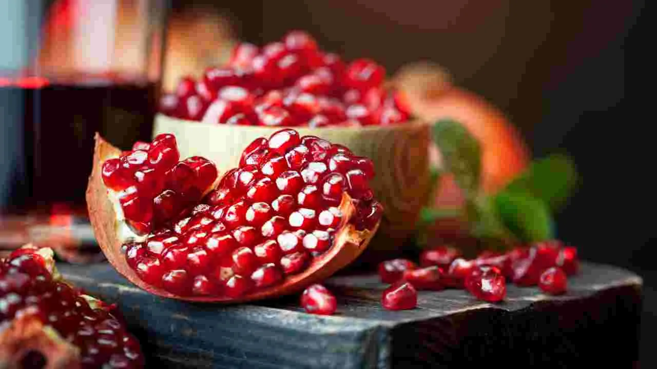 Pomegranate: ఈ సమస్యలు ఉన్నవారు దానిమ్మ తినకండి..