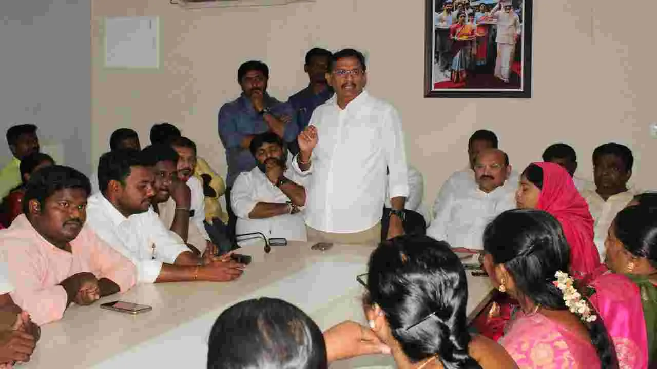 ఆలపాటిని భారీ మెజార్టీతో గెలిపించండి