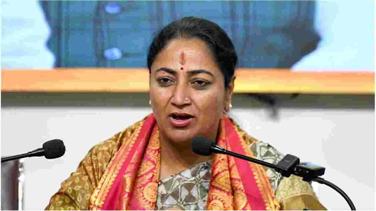 Rekha Gupta: ఖజానా ఖాళీ చేసిన ఆప్.. మహిళలకు రూ.2,500 సాయంపై సీఎం