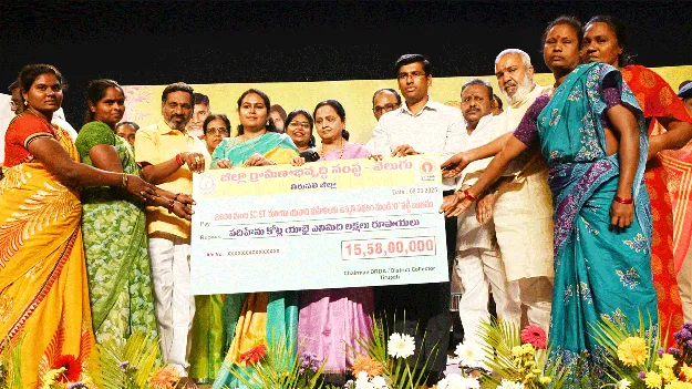 అవకాశాలు అందిపుచ్చుకుంటే...ఆకాశమే మీ హద్దు!