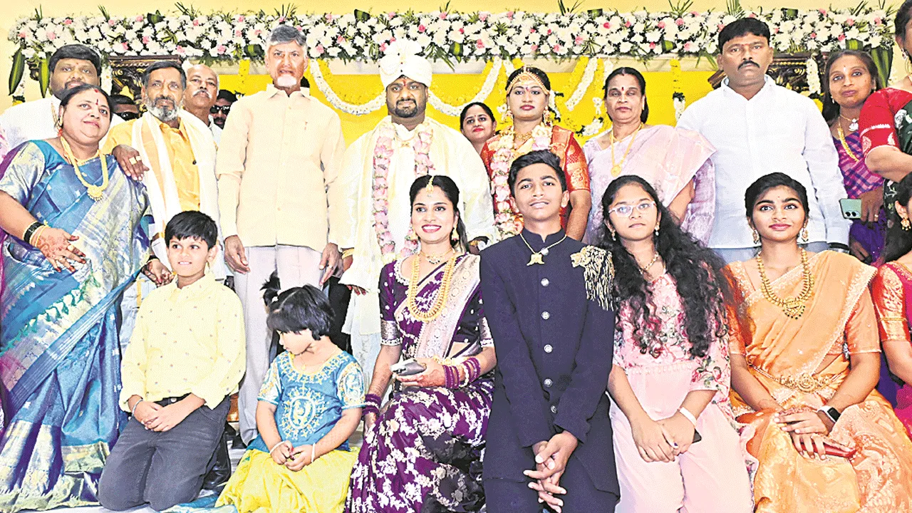 రేణిగుంటకు సీఎం చంద్రబాబు