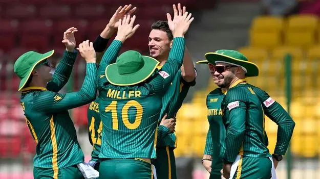 SA vs Eng: కష్టాల్లో ఇంగ్లండ్.. 80 పరుగులకే మూడు వికెట్లు కోల్పోయిన ఇంగ్లీష్ టీమ్..