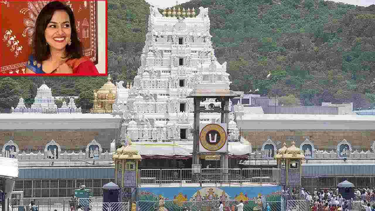 Tirumala: శ్రవారిని  దర్శించుకున్న హీరోయిన్ శ్రద్ధా శ్రీనాథ్