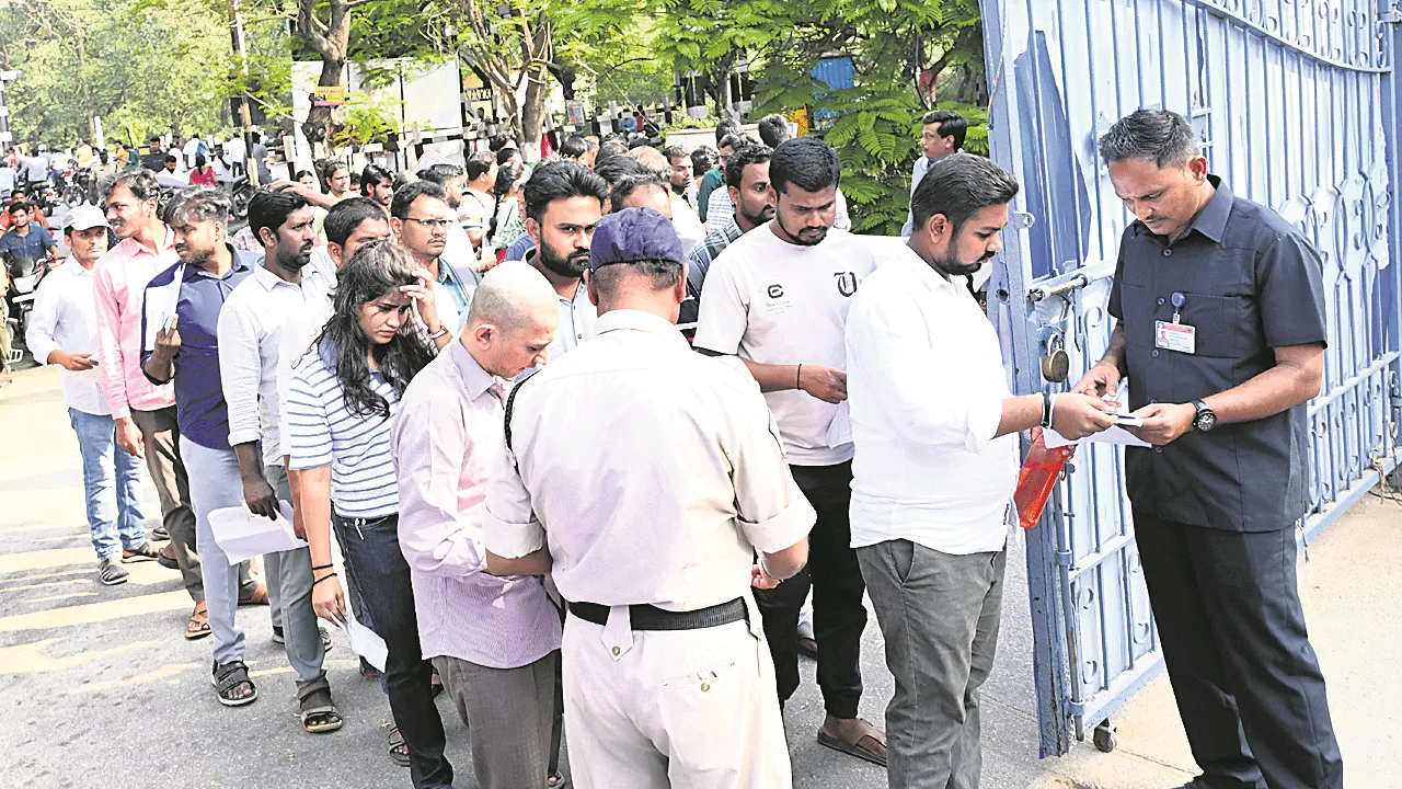 ప్రశాంతంగా గ్రూప్-2 మెయిన్స్