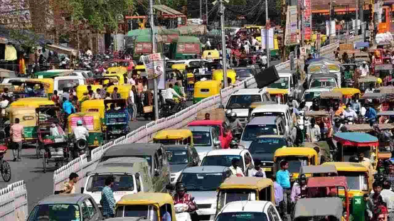 Hyderabad: ట్రాఫిక్ సమస్యలకు వీరే కారణం.. కేసులు నమోదు చేస్తున్నా తీరు మారడం లేదు..