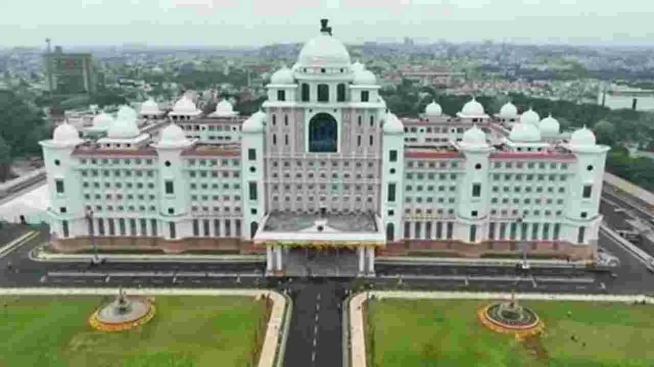 Telangana secretariat: తెలంగాణ సచివాలయ నిర్మాణంలో లోపాలు.. ఊడిపడుతున్న పెచ్చులు..
