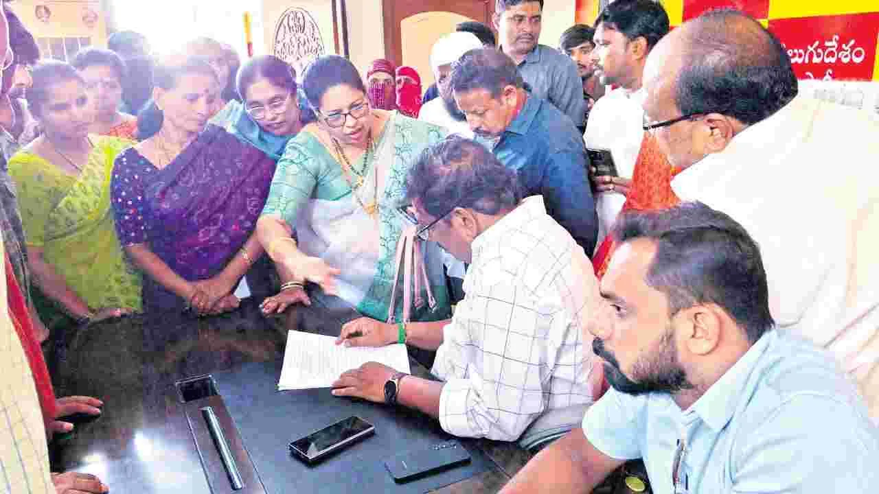 ఉర్దూ పాఠశాలను యథావిధిగా కొనసాగించాలి