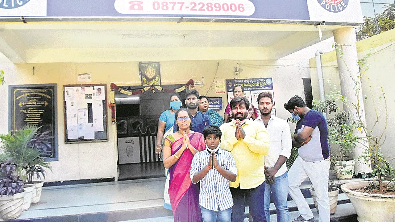 మరి ఇవేంటి బాసూ?