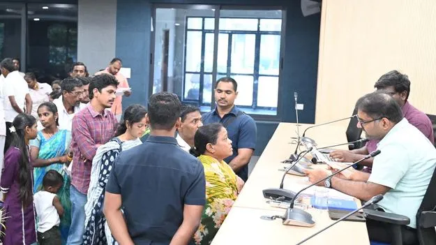 ప్రజావాణి దరఖాస్తులను వెంటనే పరిష్కరించాలి