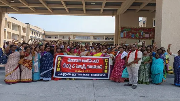 అంగన్‌వాడీ కేంద్రాలకు వేసవి సెలవులు ప్రకటించాలి