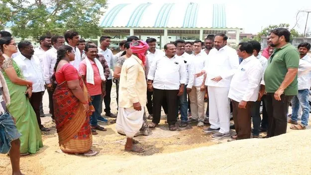 రైతులు అధైర్యపడొద్దు