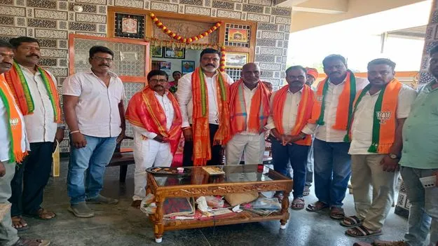 రోడ్డు ప్రమాద మృతులకు పరిహారం ఇవ్వాలి