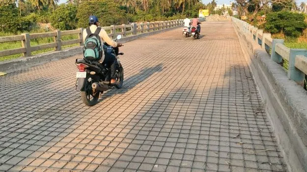 యనమదుర్రు వంతెన పనుల్లో జాప్యం