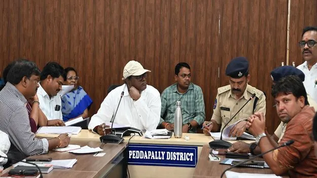 రాష్ట్ర అవతరణ దినోత్సవాన్ని ఘనంగా నిర్వహించాలి