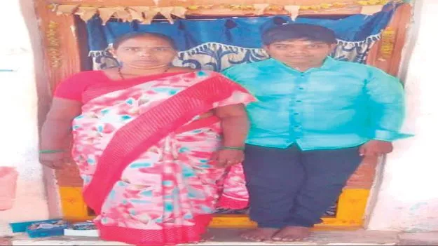 విద్యుదాఘాతంతో తల్లీ కొడుకుల మృతి 