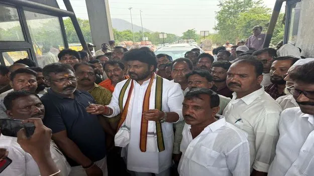 టోల్‌గేట్‌ వద్ద సౌకర్యాలు కల్పించాలి