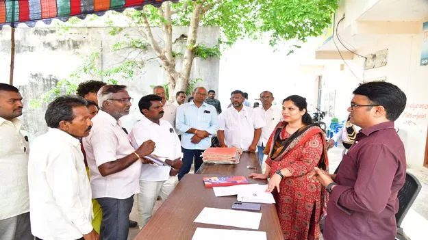 ‘భూభారతి’ దరఖాస్తులను వెంటనే పరిష్కరించాలి