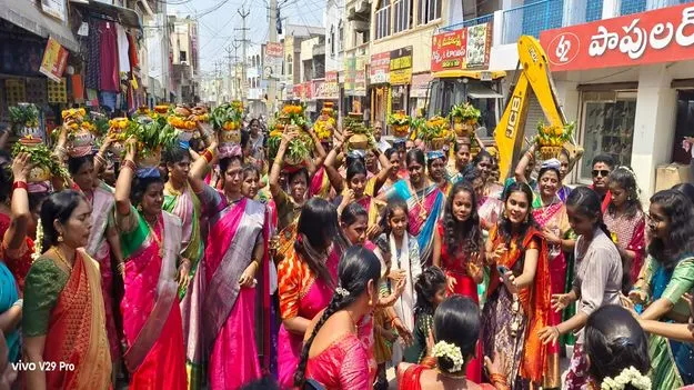 ఖనిలో ఘనంగా పోచమ్మ బోనాలు 