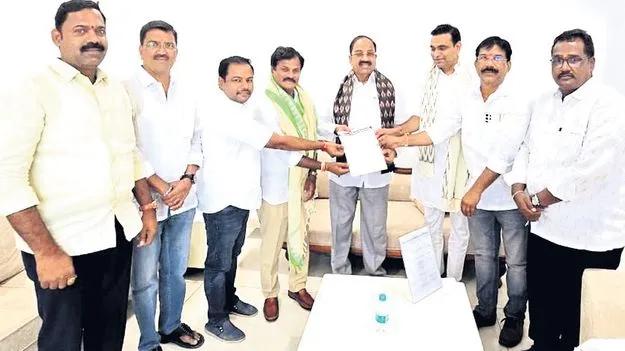 చేనేత సమస్యల పరిష్కారం కోసం కృషి