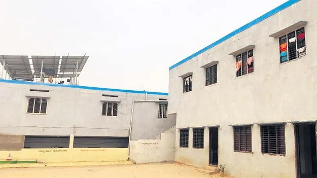 జీతాలు అద్దెలు లేవ్‌