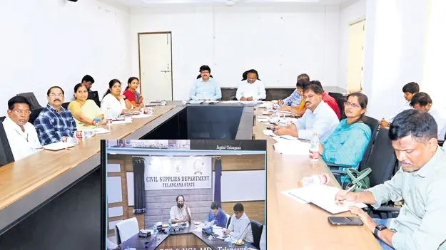 ధాన్యం కొనుగోళ్లకు ప్రాఽధాన్యం ఇవ్వాలి