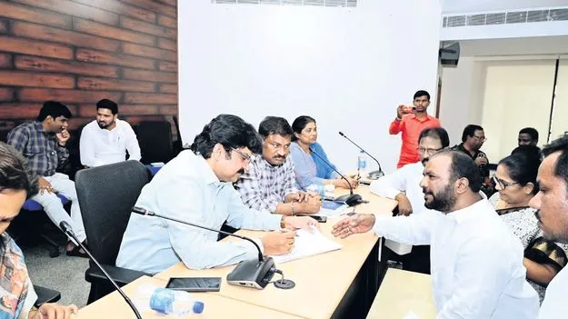 ‘ప్రజావాణి’ దరఖాస్తులను పరిష్కరించాలి