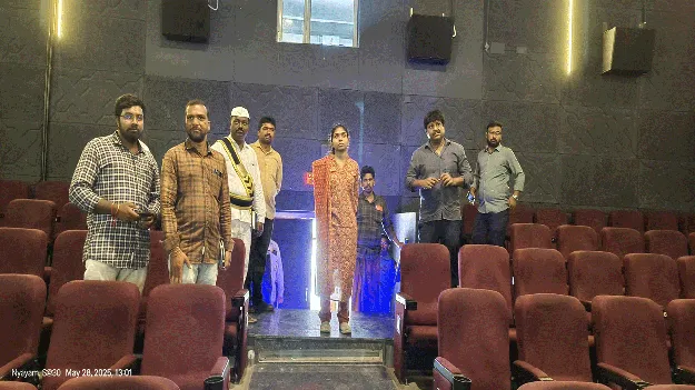 సినిమా ఽథియేటర్లను తనిఖీ చేసిన ఆర్డీవో 