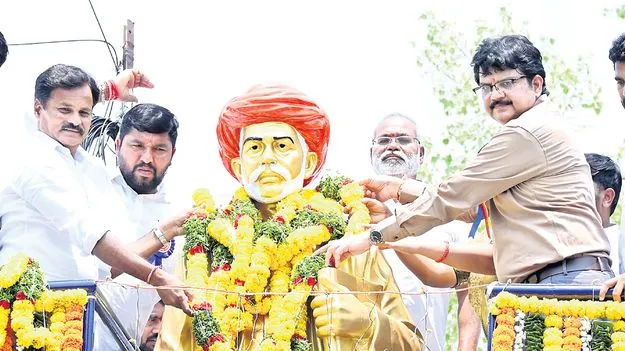 జ్యోతిబా పూలే ఆశయాలు సాధించాలి