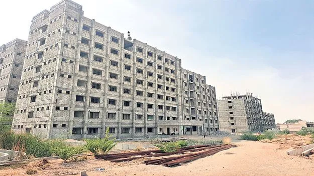 ప్రభుత్వ వైద్య కళాశాలకు నిధుల కొరత