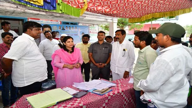 భూ సమస్యలు పరిష్కరించుకోవాలి