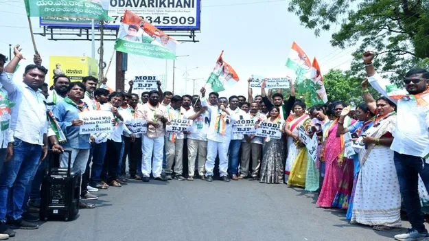 సోనియా, రాహుల్‌పై కేసులు పెట్టడంపై నిరసన