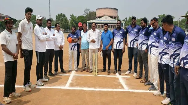 సింగరేణి స్టేడియంలో క్రికెట్‌ పోటీలు