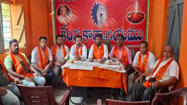 కార్మికులు సమ్మెను వ్యతిరేకించాలి 