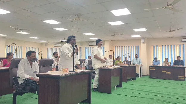 కౌన్సిలర్లకు గౌరవవేతనం ఇవ్వకపోవడం దారుణం