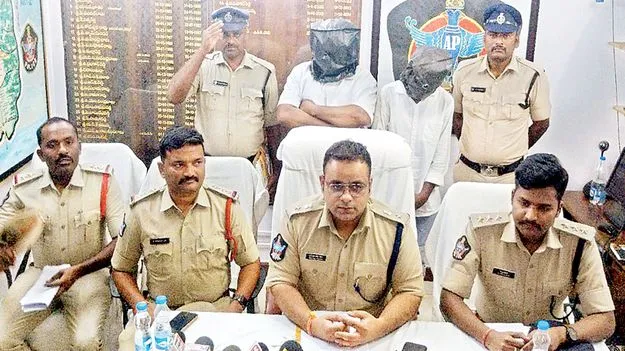 హత్యాయత్నం కేసులో ఇరువురి అరెస్టు