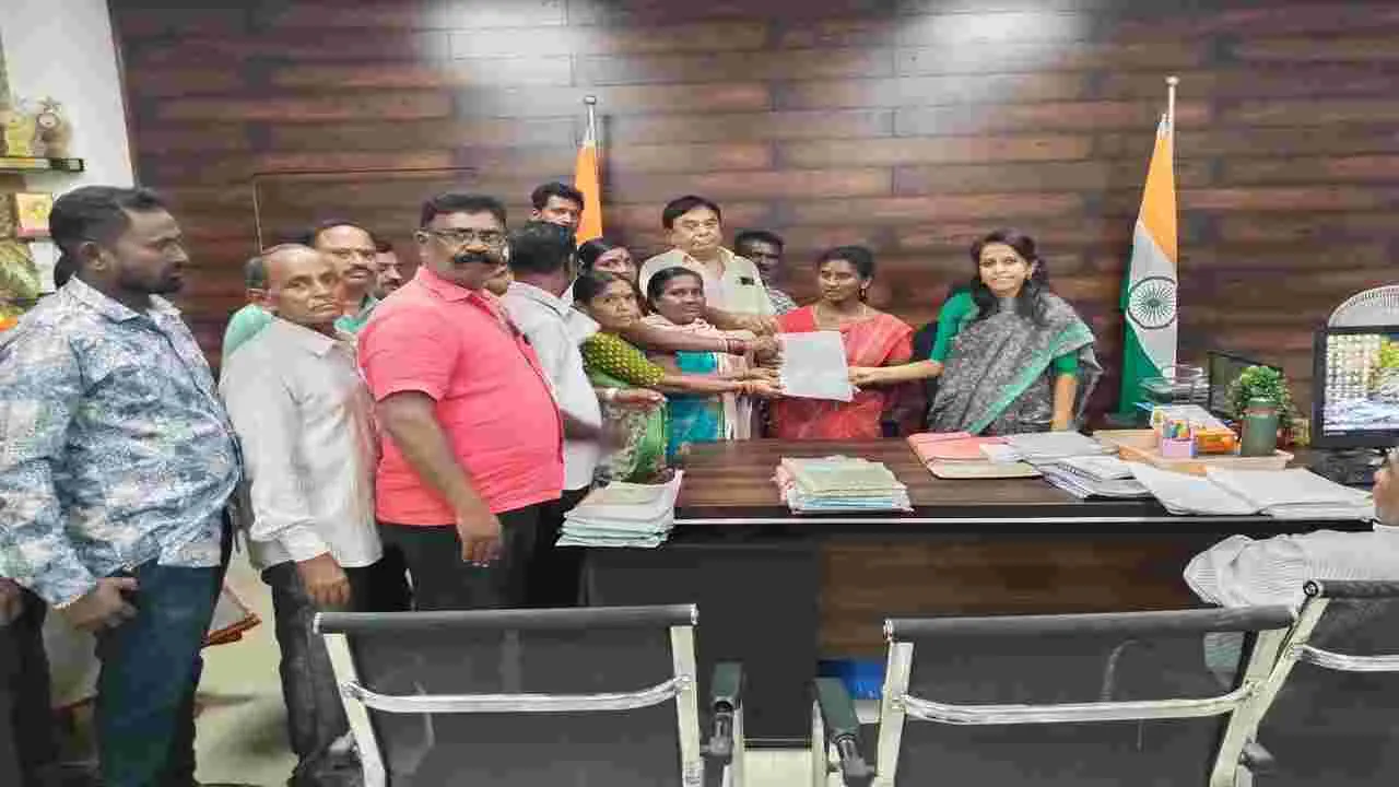   కార్మికులపై వేధింపులు ఆపాలి 