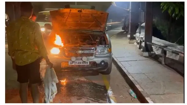 తిరుమల ఘాట్‌లో మరో కారులో మంటలు 