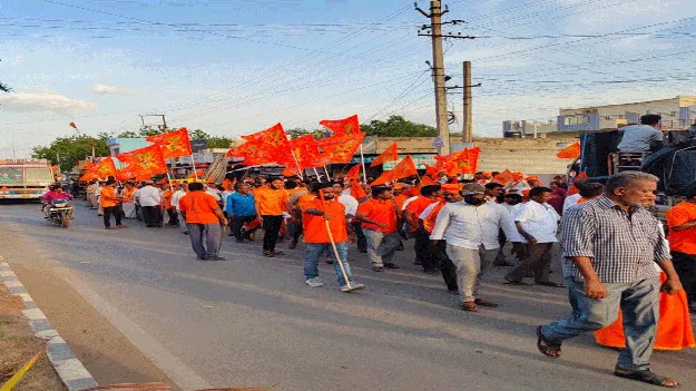భక్త జనసందోహంతో సాగిన శోభాయాత్ర