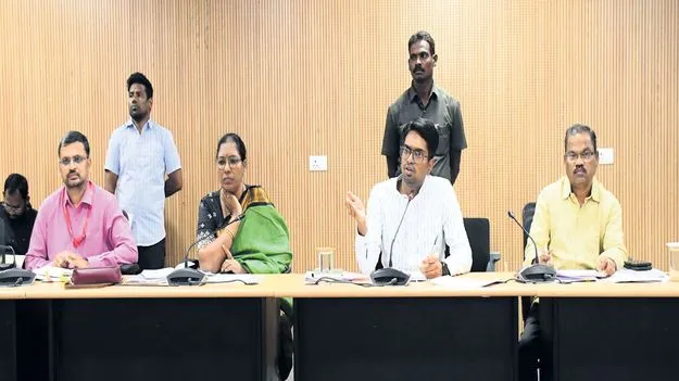  ఇళ్ల నిర్మాణం త్వరగా పూర్తి చేయాలి 