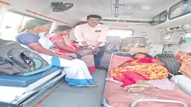 Childbirth 108 వాహనంలో ప్రసవం