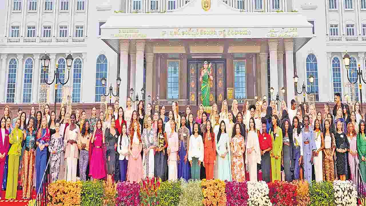 Secretariat: సచివాలయం ఎదుట అందాల భామలు   అందాలొలికే..