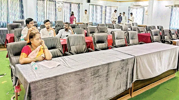 కౌన్సిలర్లు లేని సమావేశం