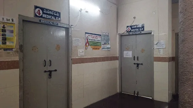 వైద్యులు రాక.. రోగుల పాట్లు