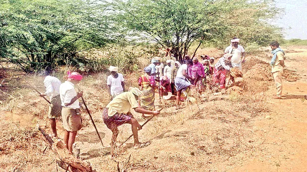 ఉపాధి కూలీ బకాయిలు త్వరలో జమ 