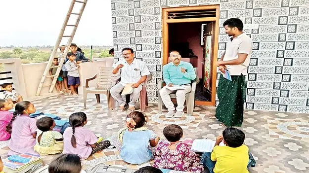 బోగస్ హాజరుతో నిధులు నొక్కేశారు..!