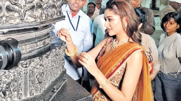 Nandini Gupta: రామప్పను సందర్శించిన మిస్‌ ఇండియా నందినిగుప్తా