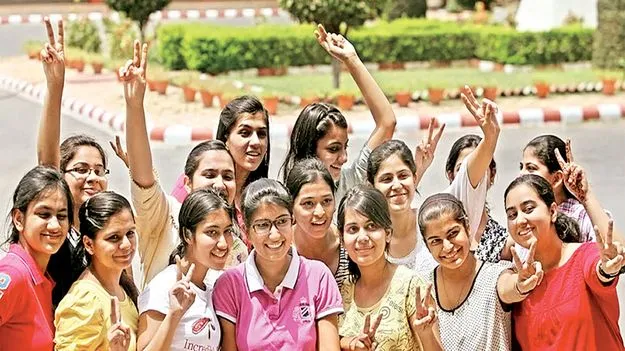 పదిలో బాలికలు టాప్‌