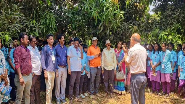సైన్స్ విహారయాత్రకు తరలిన విద్యార్థులు