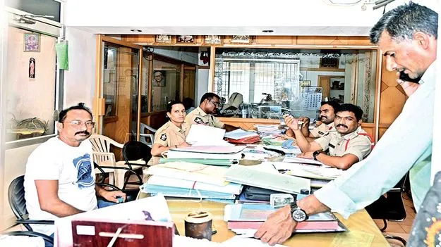 ఏకకాలంలో దాడులు