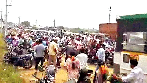 స్తంభించిన ట్రాఫిక్‌!